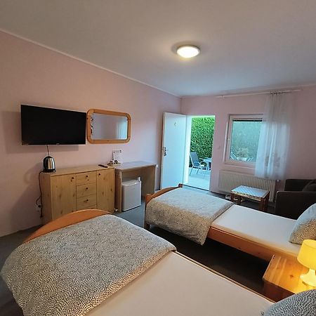 Cozy Room With Garden In 布拉迪斯拉发 外观 照片