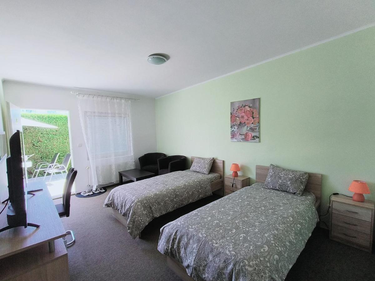 Cozy Room With Garden In 布拉迪斯拉发 外观 照片