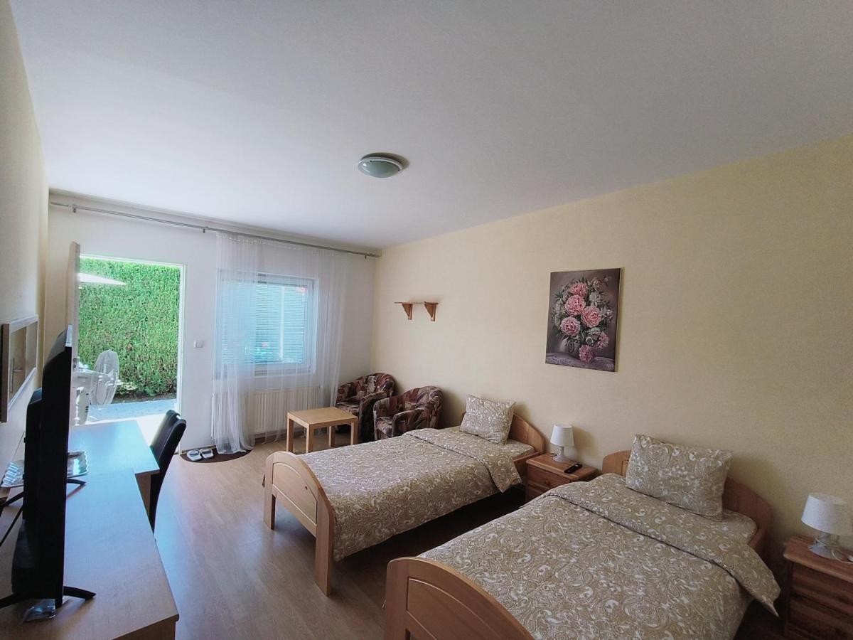 Cozy Room With Garden In 布拉迪斯拉发 外观 照片