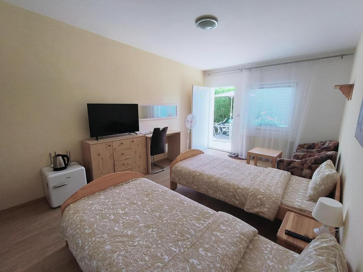 Cozy Room With Garden In 布拉迪斯拉发 外观 照片
