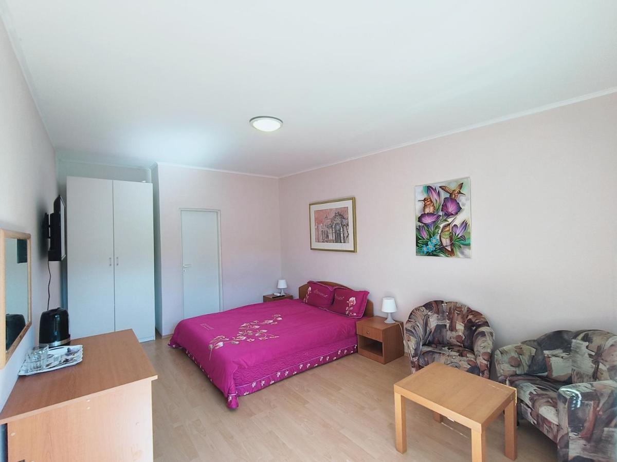 Cozy Room With Garden In 布拉迪斯拉发 外观 照片