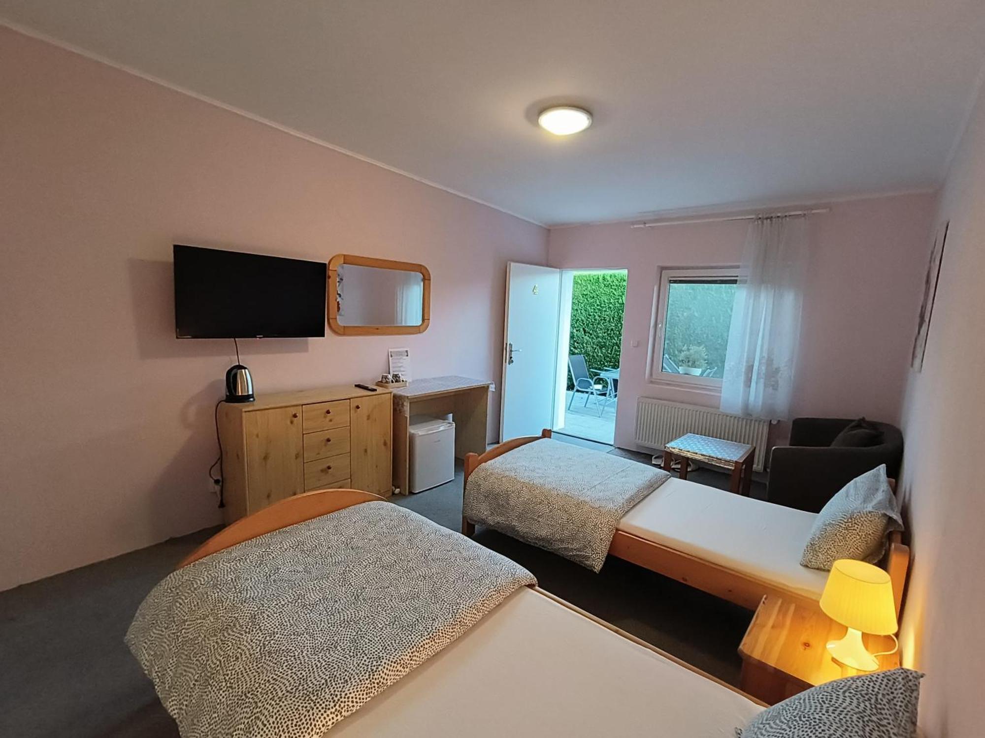 Cozy Room With Garden In 布拉迪斯拉发 外观 照片