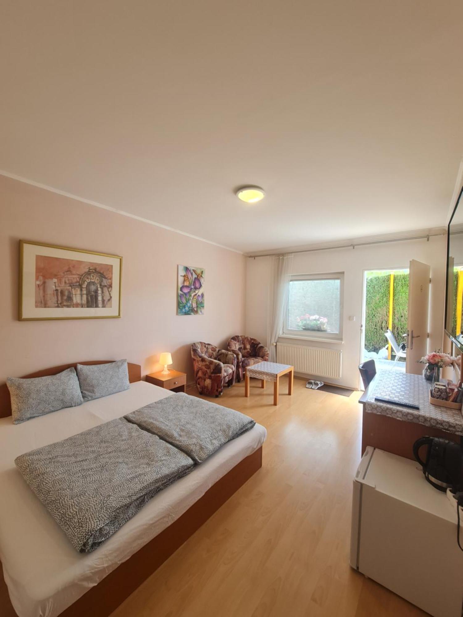 Cozy Room With Garden In 布拉迪斯拉发 外观 照片