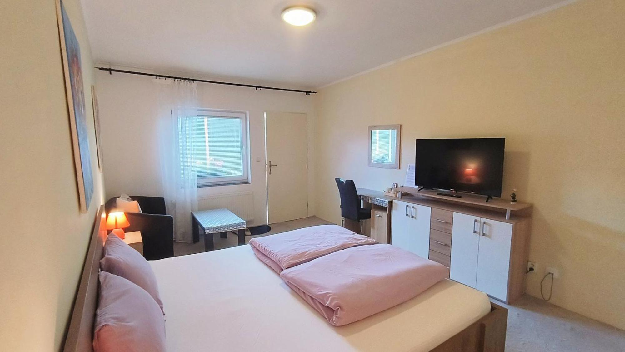 Cozy Room With Garden In 布拉迪斯拉发 外观 照片