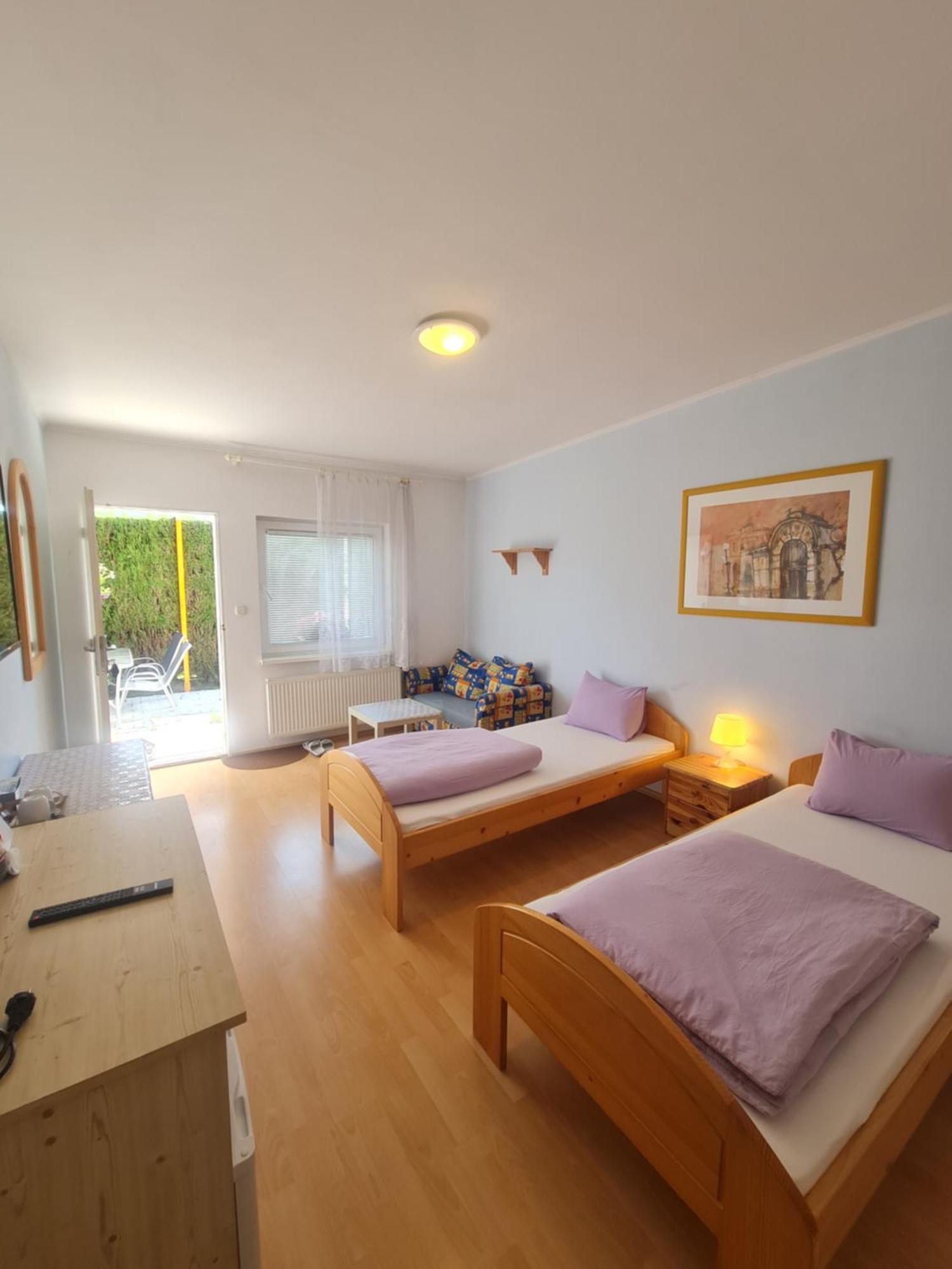 Cozy Room With Garden In 布拉迪斯拉发 外观 照片