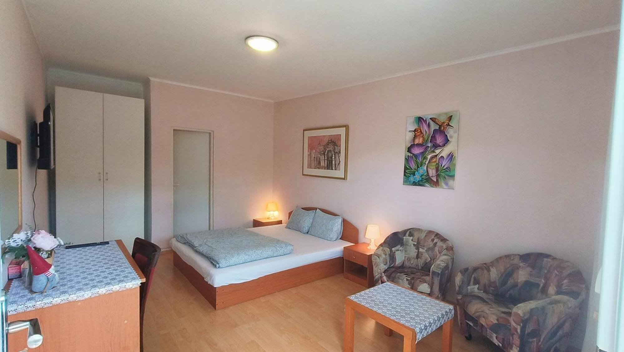 Cozy Room With Garden In 布拉迪斯拉发 外观 照片